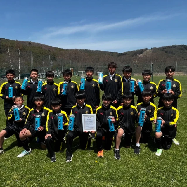 【ジュニアユースU13】
5/3(土)〜5/5(月)  菅平遠征

1日目
vs アスコットFA B  4-1
フレンドリー　
vs FC Luzias  6-0
得点者
久米正悟　3点  中1 (牛堀SSS)
坂戸龍斗　2点  中1 (潮来SSS)
米川聖夜　2点  中1 (FC鹿嶋ジュニア)
瀬尾歩夢　2点  中1 (大野SSS)
内野海星　1点  中1 (FC鹿嶋ジュニア)

2日目
vs アスコットFAA 3-1
vs FC Luzias 6-2
vs ジュノーMITO 2-3
得点者
久米正悟　3点　中1 (牛堀SSS)
篠塚斗真　3点　中1 (潮来SSS)
坂戸龍斗　2点　中1 (潮来SSS)
内野海星　2点　中1 (FC鹿嶋ジュニア)
石田翔成　1点　中1 (FC鹿嶋ジュニア)

3日目
vs ジュノーFC 0-1
vs FC千葉なのはな　3-0
得点者
久米正悟　2点　中1 (牛堀SSS)
篠塚斗真　1点　中1 (潮来SSS)

菅平GW PLEADY CUPに参加させていただき、3位で大会を終えました！

この3日間でどれだけ成長できたかな？

まだまだあどけなさが残るU13ですが、ここからさらに成長していけるよう、みんなで頑張っていこう！

対戦していただいたチーム関係者の皆様、ホテルの皆様、大会運営の皆様、現地まで応援に来ていただいた保護者の皆様、大変お世話になりました！

【参加チーム】※順不同
アスコットFAA(兵庫県)
アスコットFAB(兵庫県)
ジュノーMITO(茨城県) 
ジュノーFC(茨城県)
FC Luzias(静岡県)
FC千葉なのはな(千葉県)
FC鹿嶋(茨城県)

#FC鹿嶋
#fc_kashima
#FC鹿嶋ジュニアユース
#ジュニアユース
#セレクション
#強化クラス
#サッカー
#サッカークラブ
#メンタルトレーニング
#フィジカルトレーニング
#鉾田市
#潮来市
#神栖市
#行方市
#鹿嶋市
#あしざるFC
#tanukifactory_basketball